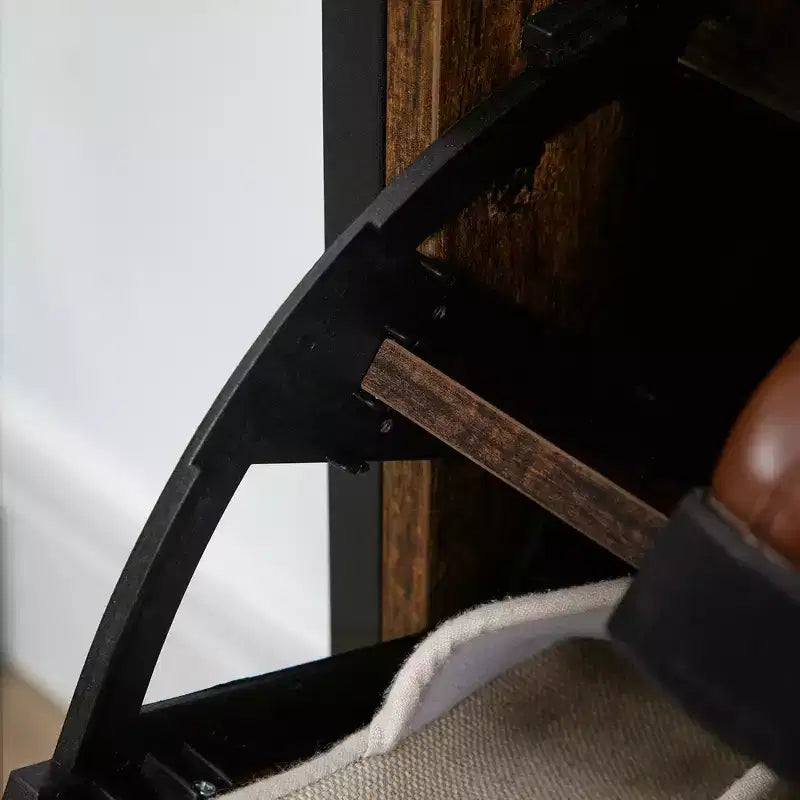 Meuble à chaussures à double porte avec étagères et compartiments de rangement ouverts